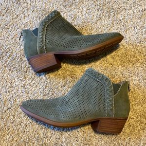 NWOT Earth Olive Ankle Booties